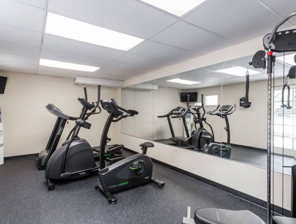 Hotel Available for Corporate Housing: 1425 S Tamiami Trl, Sarasota, FL 34239